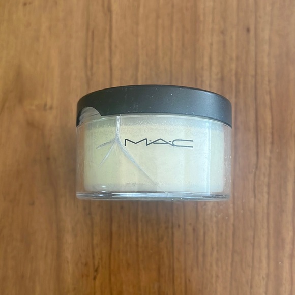 MAC Cosmetics Dolled Up Collection Bee Dust Iridescent Powder